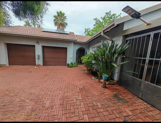 3 BEDROOM HOUSE FOR SALE IN VANDERBIJLPARK SE 6